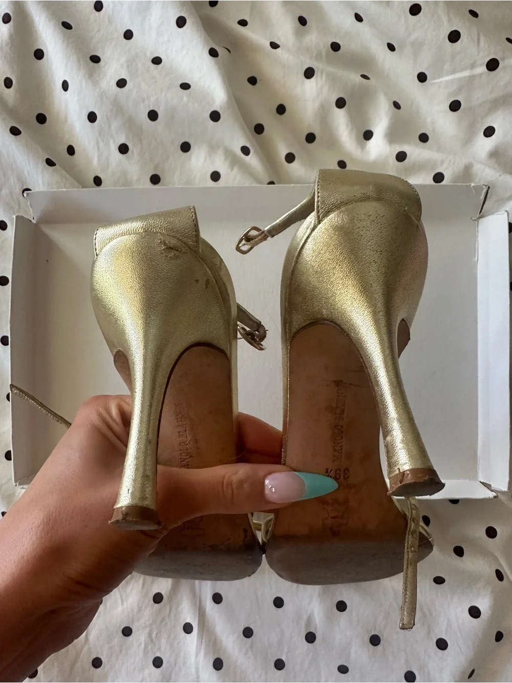 Gold manolos